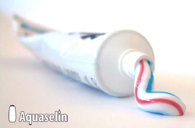 Cách chữa hôi nách bằng kem đánh răng