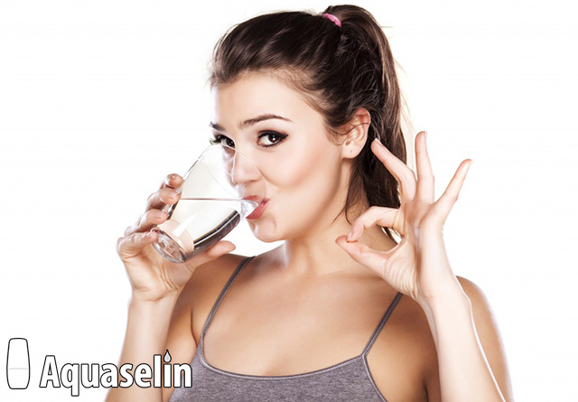 Uống nhiều nước để hạn chế tiết ra mồ hôi